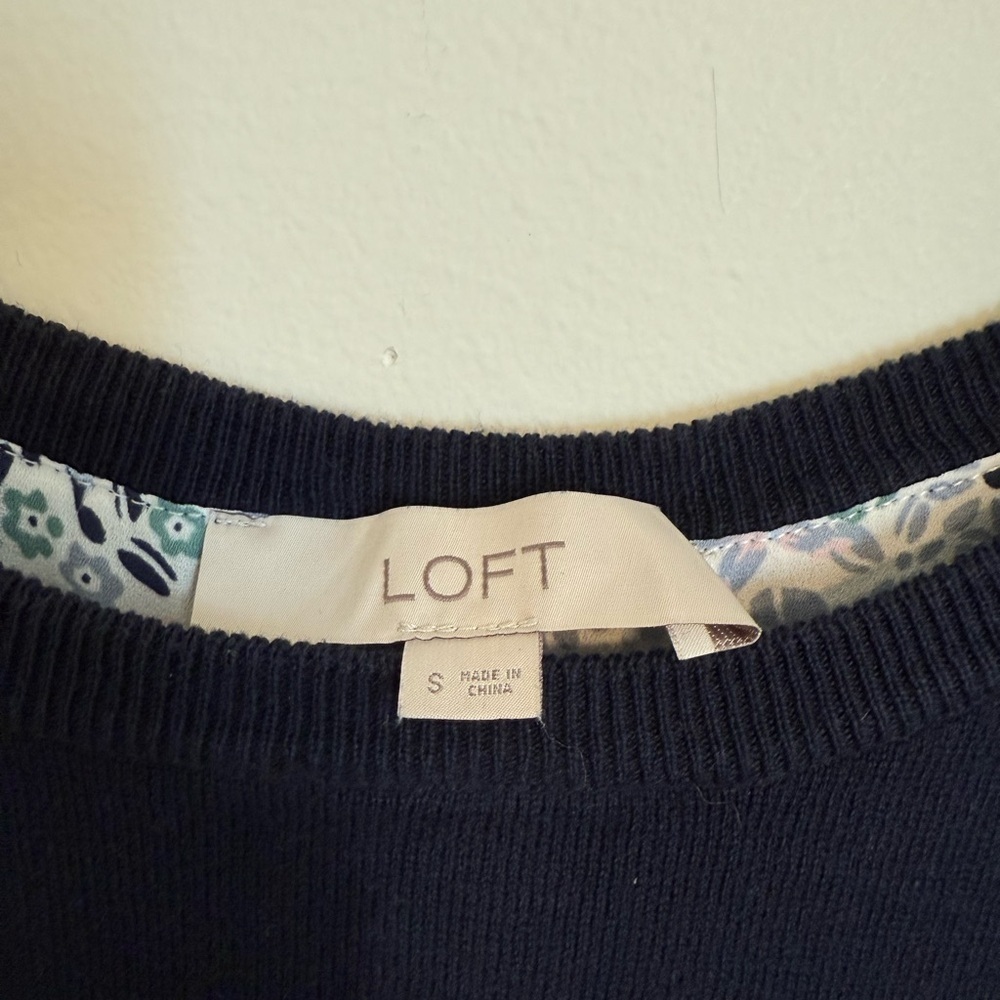 2/$30 LOFT - Navy Knit Sleeveless Top with Floral Hem - Picture 5 of 7